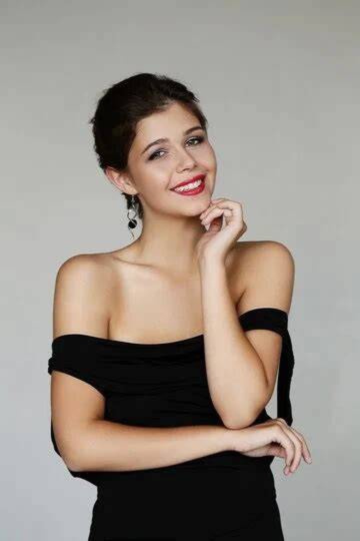 Captivating Brunette Actresses On The Silver Screen