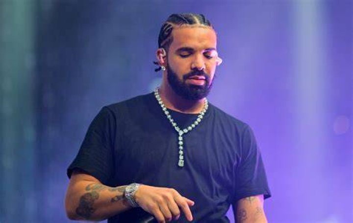 Drake's Alleged New GF Is Only 18 Years Old And People Are NOT Happy