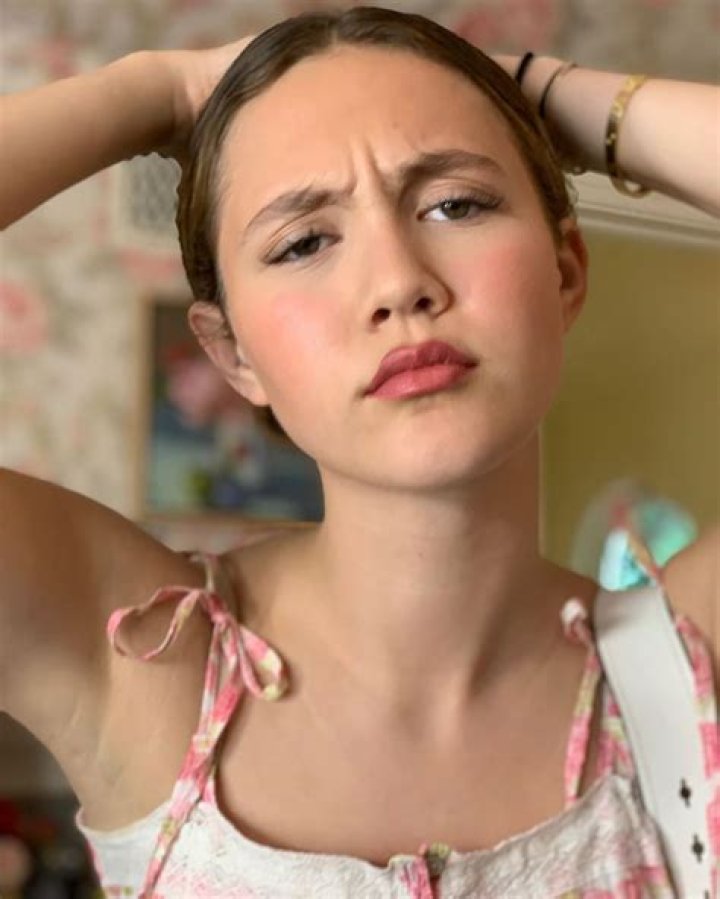 Iris Apatow Social Media 04/08/2018 • CelebMafia