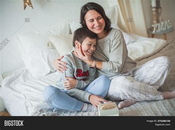 Mom Son Share A Bed » Otaewns